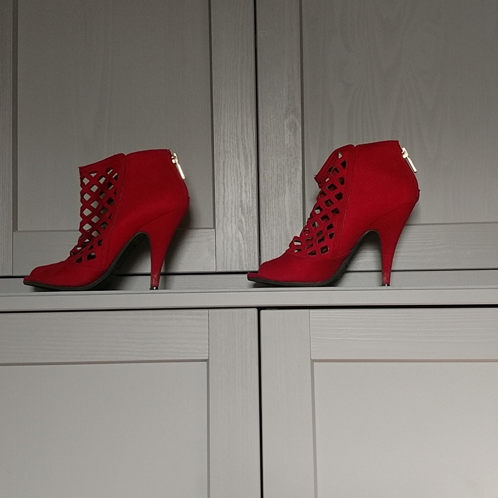 Crimson Peep toe Heels